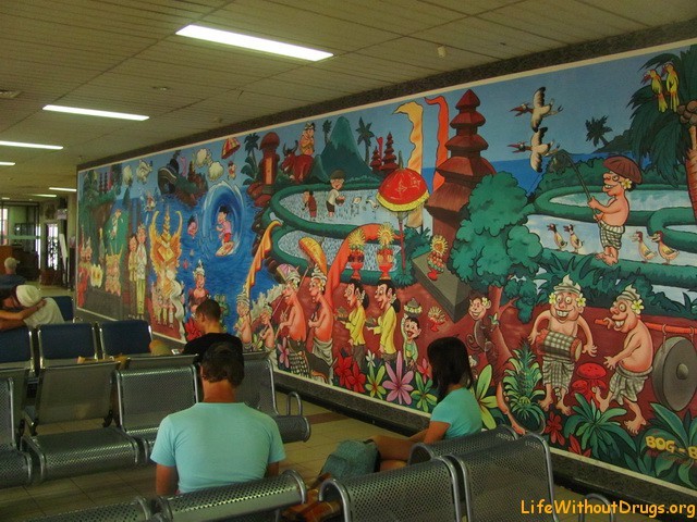 Зал ожидания в аэропорту Бали