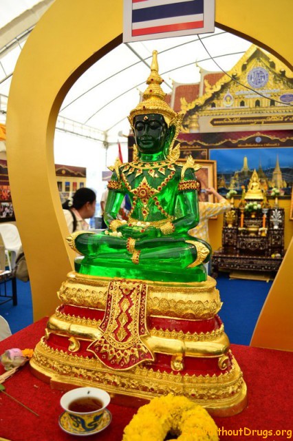 Статуи Будды на день рождения Будды в Бангкоке