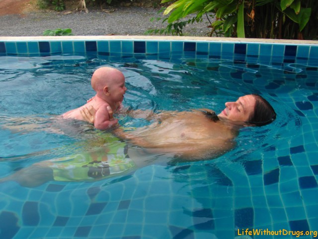 Плавание с ребенком до года