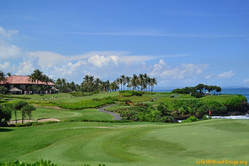 Бали, поля для гольфа на берегу океана