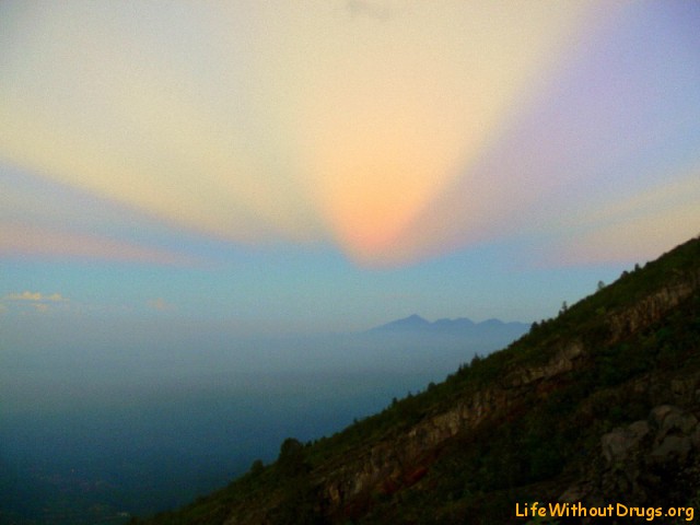 Рассвет на вулкане Агунг