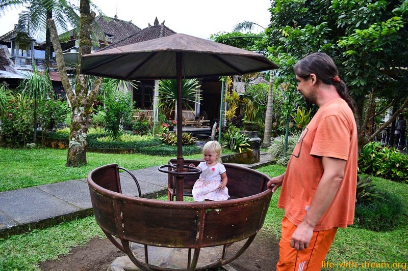 Бедугул. Живем на острове Бали, среди клубничных плантаций, святых озер и тумана.