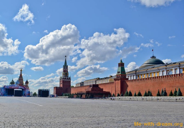 Красная площадь и мавзолей В.И. Ленина