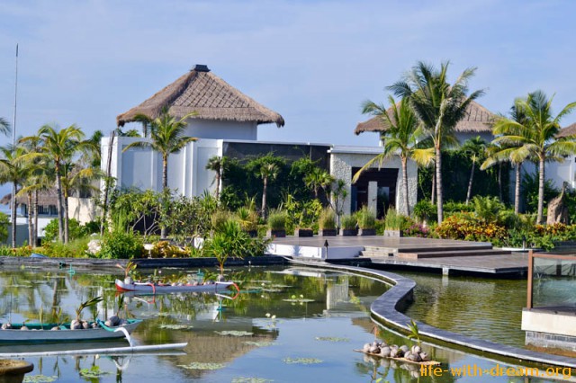 Samabe Bali Suites and Villas – luxury hotel on Bali. Our review.