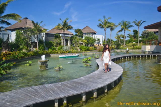 Samabe Bali Suites and Villas – luxury hotel on Bali. Our review.