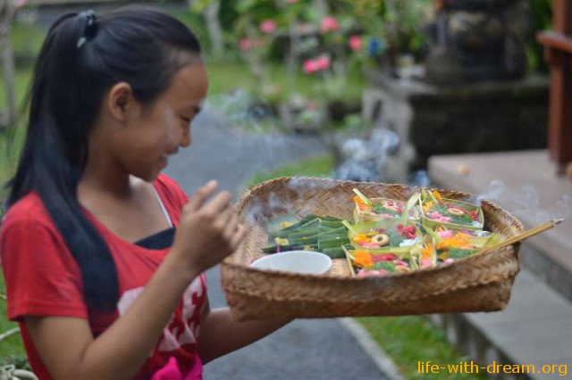 Женская магия общения с невидимым миром на Бали.