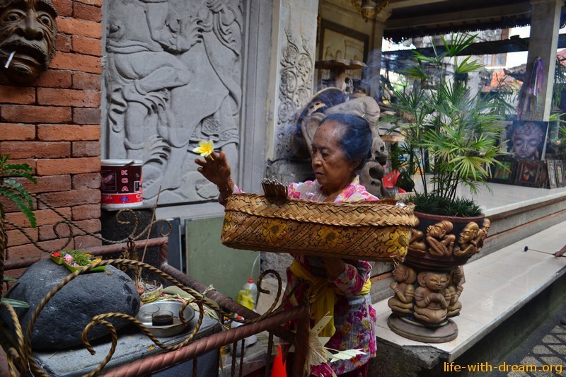 Балийские традиции и обычаи: Рождение ребенка и после.