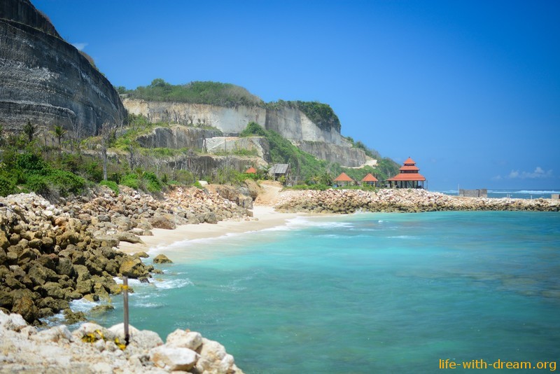 пляж Меласти на Бали