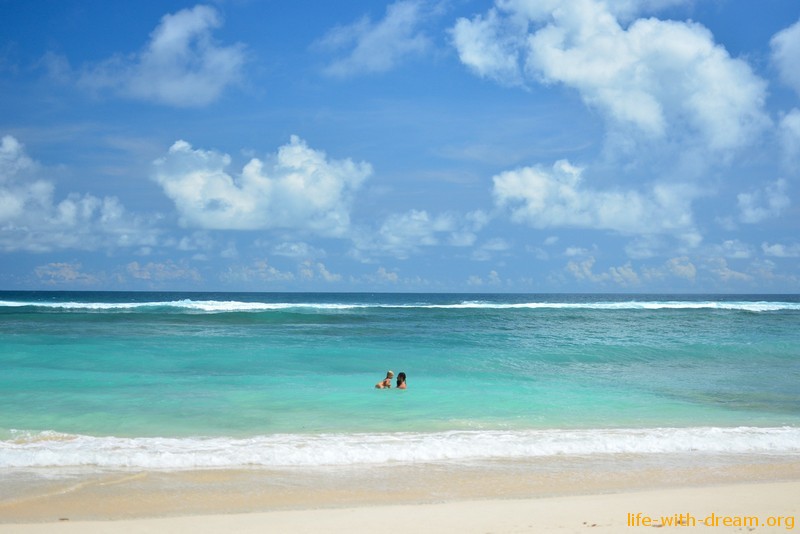 Пляж Меласти на Бали (Melasti Beach). Фантастический и инопланетный.