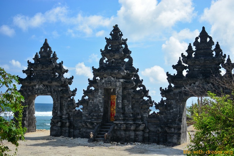 пляж Меласти на Бали
