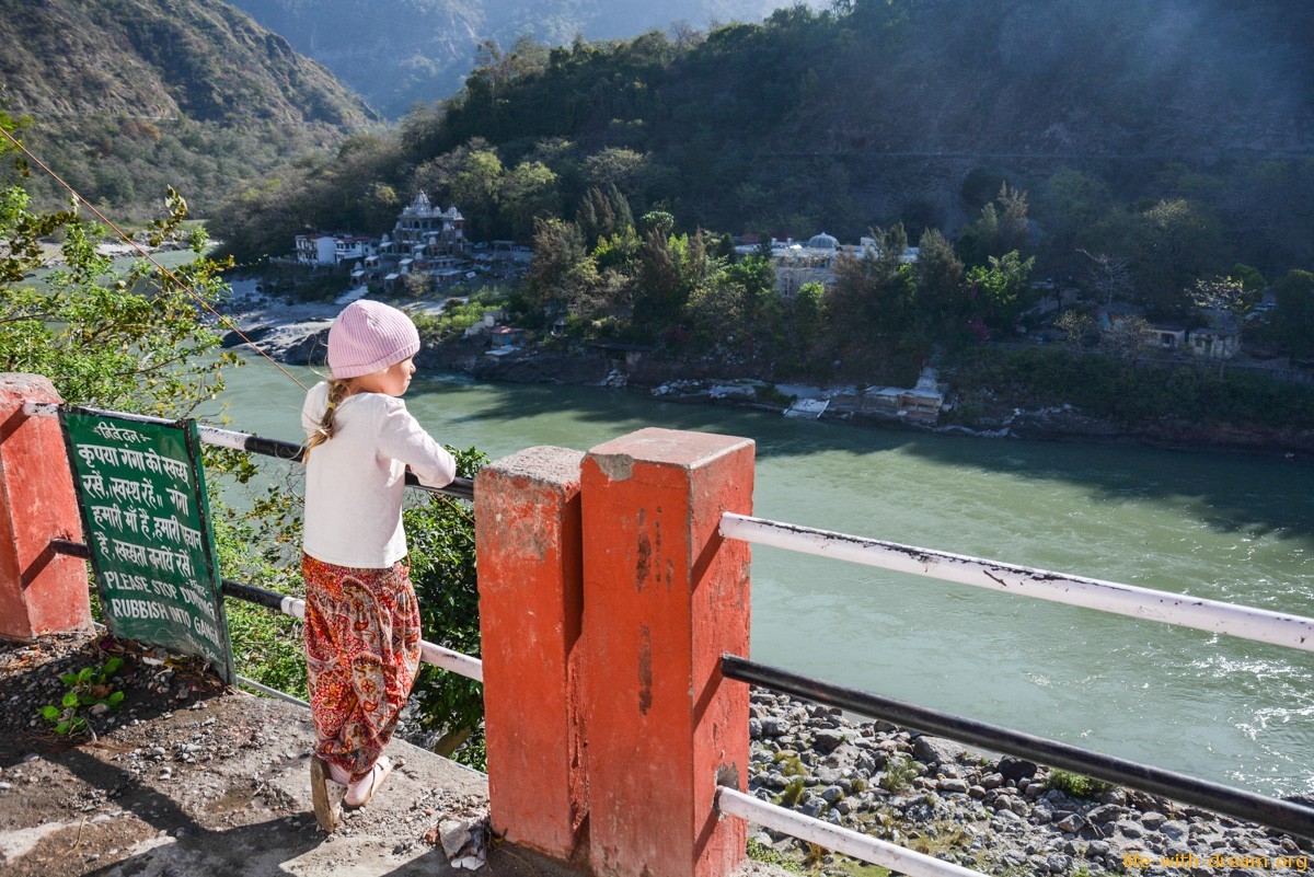 Врата в Гималаи или Ришикеш, река Ганг. Мы приехали сюда!