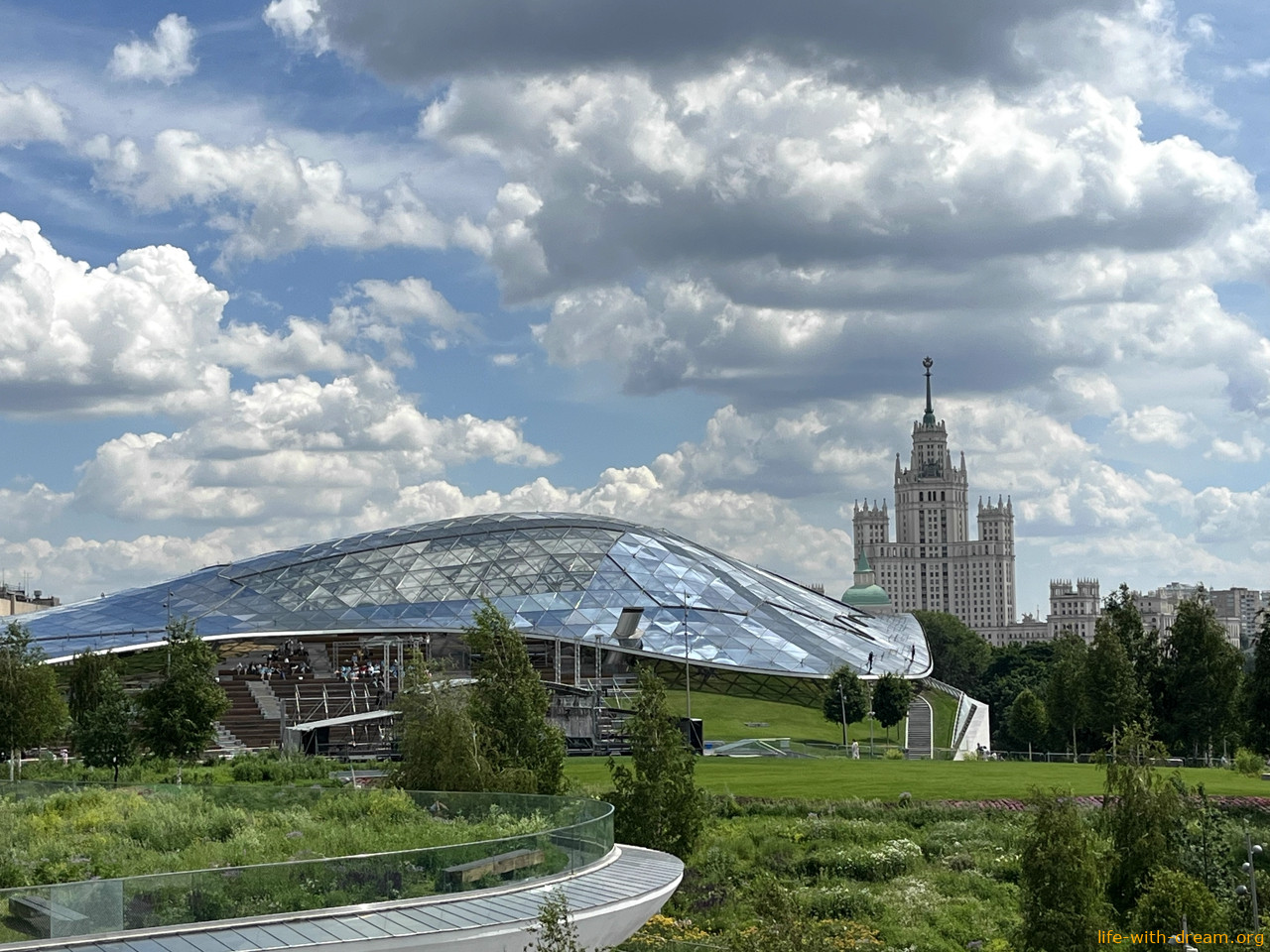 Парк Зарядье - островок природы между Красной площадью и Китай городом