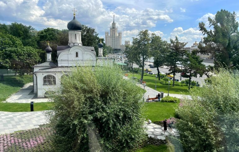 Парк Зарядье - островок природы между Красной площадью и Китай городом