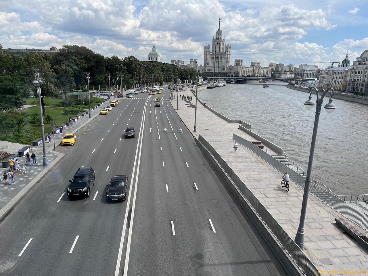 Парк Зарядье - островок природы между Красной площадью и Китай городом