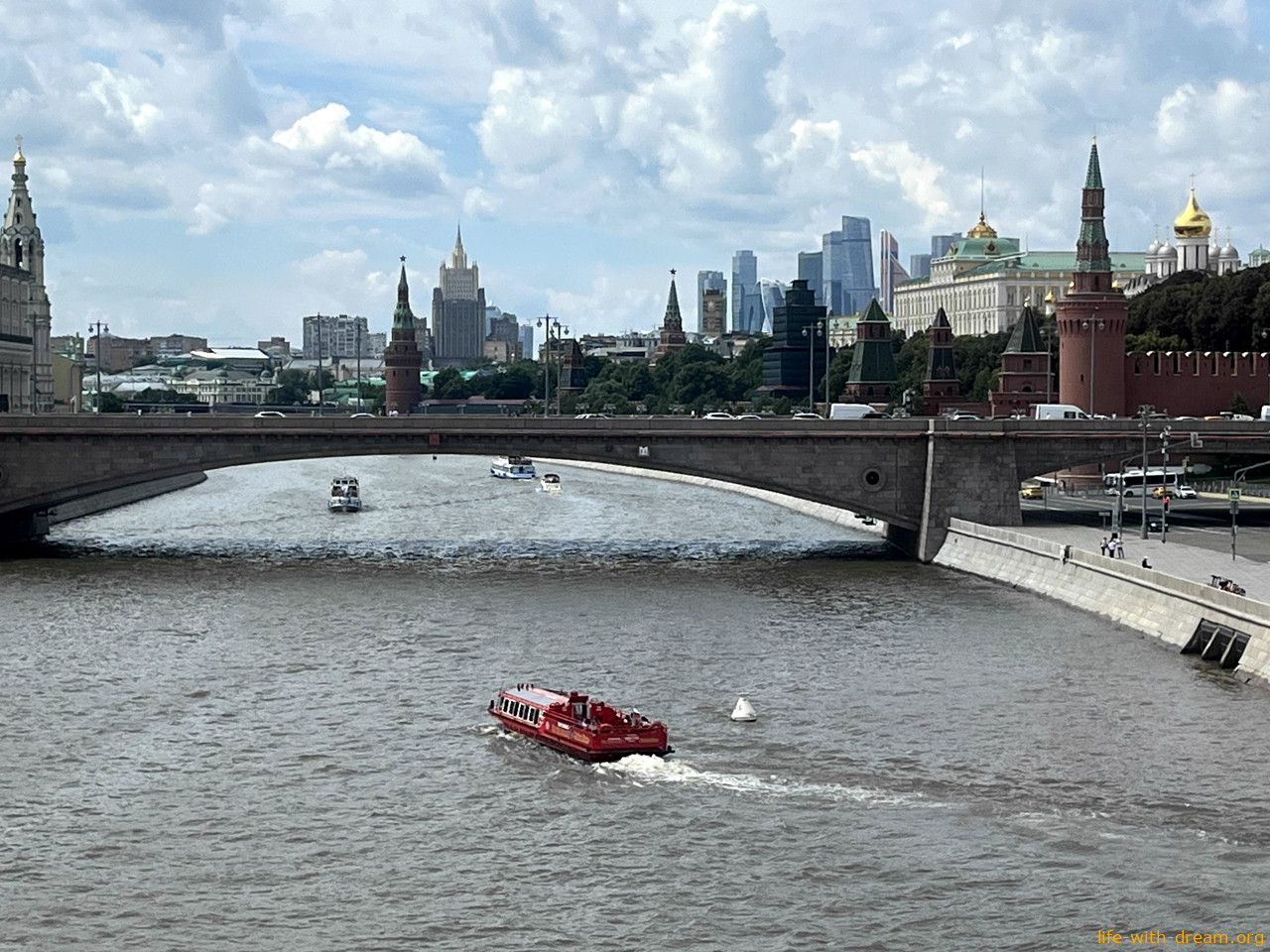 Парк Зарядье - островок природы между Красной площадью и Китай городом